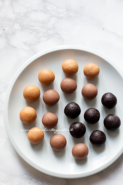 formare le palline - Ricetta Cake pops