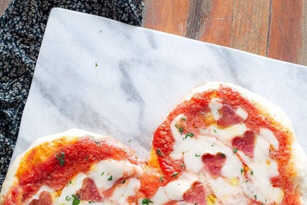 pizza a forma di cuore - Ricetta Pizza a cuore - Ricetta di Tavolartegusto