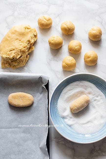 come formare i biscotti da latte - Ricetta Biscotti al latte - Ricetta di Tavolartegusto