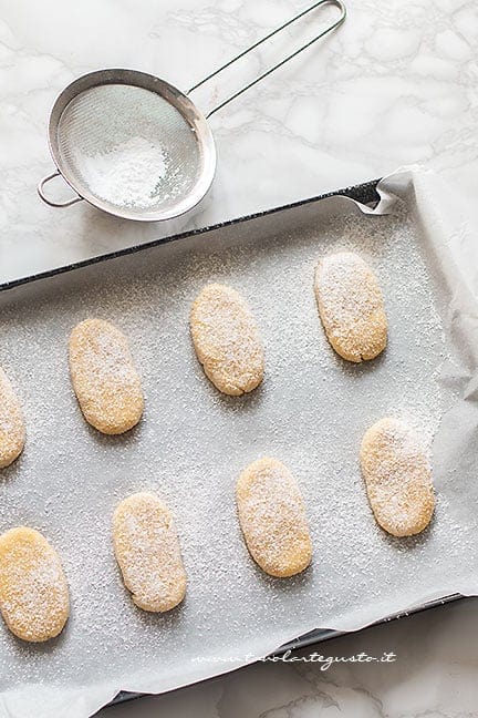 cuocere i biscottini da latte - Ricetta Biscotti al latte