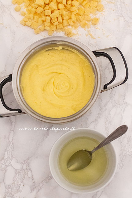 preparare la crema diplomatica - Ricetta Torta mimosa