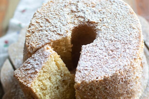 Chiffon cake (ciambellone americano) - Ricetta Chiffon cake- - Ricetta di Tavolartegusto