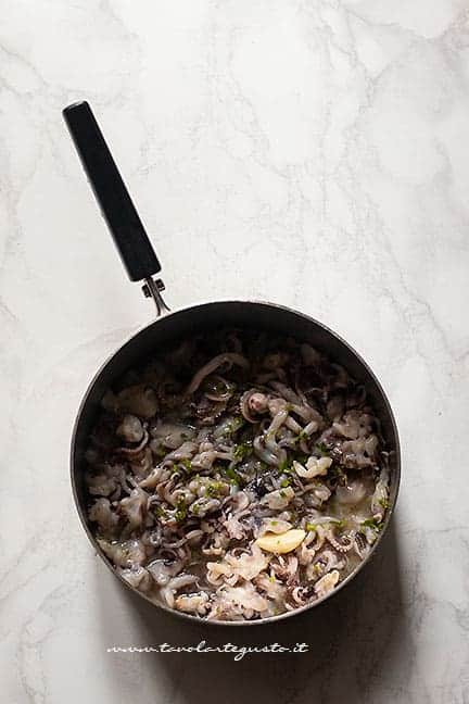 calamaretti sfumati con vino bianco - Pasta con calamari