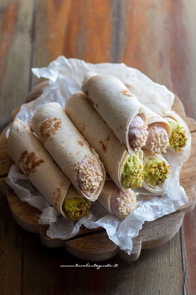 cannoli salati - Ricetta Cannoli salati di piadina - Ricetta di Tavolartegusto