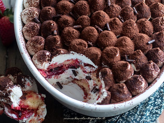 Tiramisù fragole e cioccolato - Ricetta Tiramisù fragole e cioccolato-