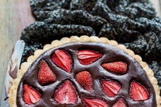 crostata cioccolato e fragole - Ricetta Crostata cioccolato e fragole