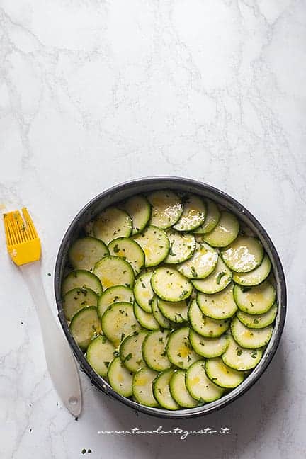 cuocere la torta di zucchine - Ricetta Torta salata con zucchine