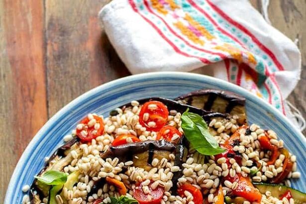 Insalata di orzo - Ricetta Insalata di orzo con verdure