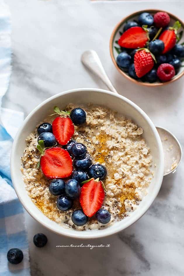 Porridge - Ricetta Porridge per Colazione sana e light - Ricetta di Tavolartegusto