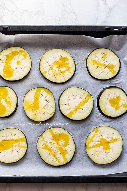 come cucinare le melanzane al forno - Ricetta pizzette di melanzane