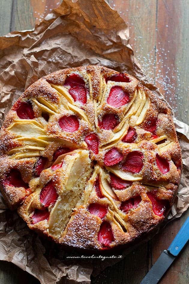 torta di mele e fragole - Ricetta torta mele e fragole - Ricetta di Tavolartegusto