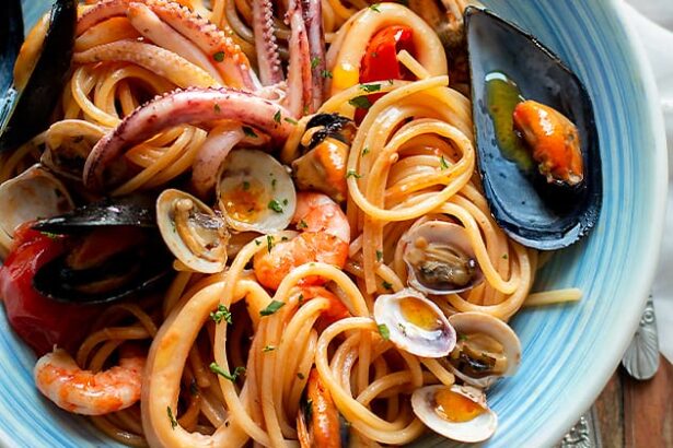 Spaghetti allo scoglio - Ricetta Spaghetti allo scoglio-