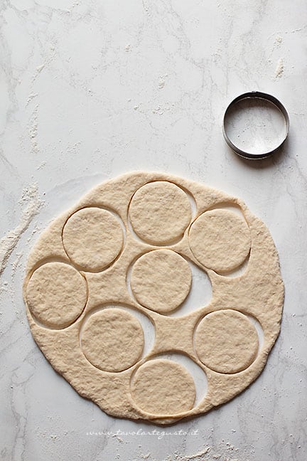 come fare le pizzette in padella - Ricetta di Tavolartegusto