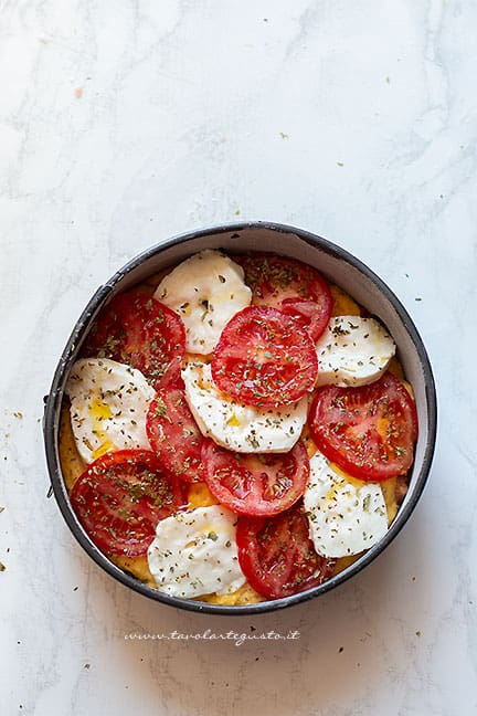 farcire la torta salata estiva con pomdori e stracchino - Ricetta Torta salata estiva