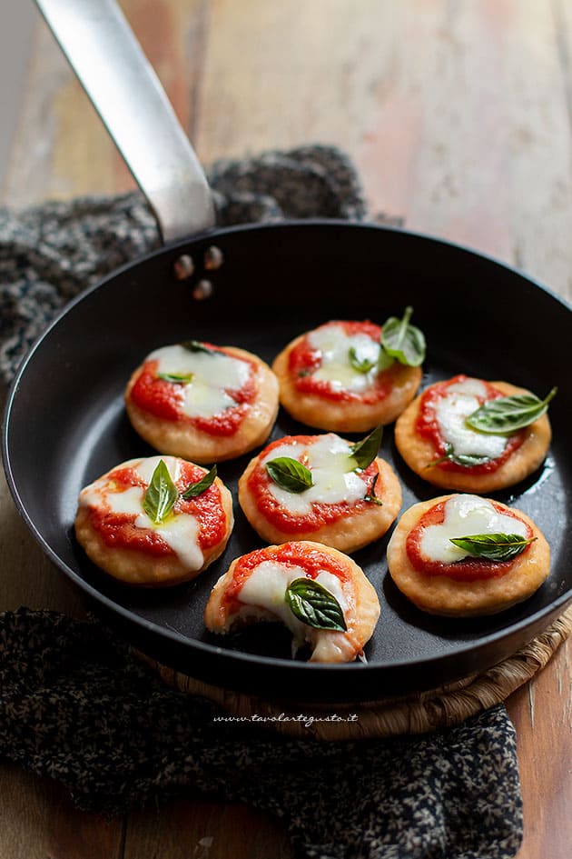 pizzette in padella veloci e senza lievitazione