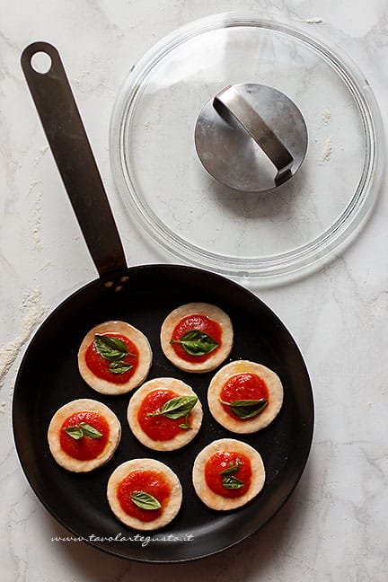 ricetta pizzette in padella