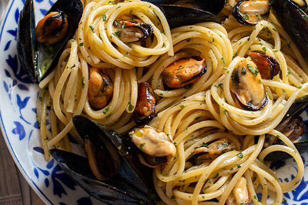 Spaghetti con le cozze - Ricetta Spaghetti con le cozze- - Ricetta di Tavolartegusto