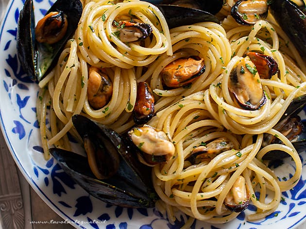 Spaghetti con le cozze - Ricetta Spaghetti con le cozze-