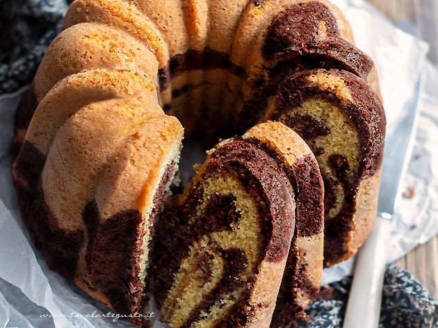 ciambella bicolore - Ricetta Ciambellone bicolore cacao e vaniglia- - Ricetta di Tavolartegusto