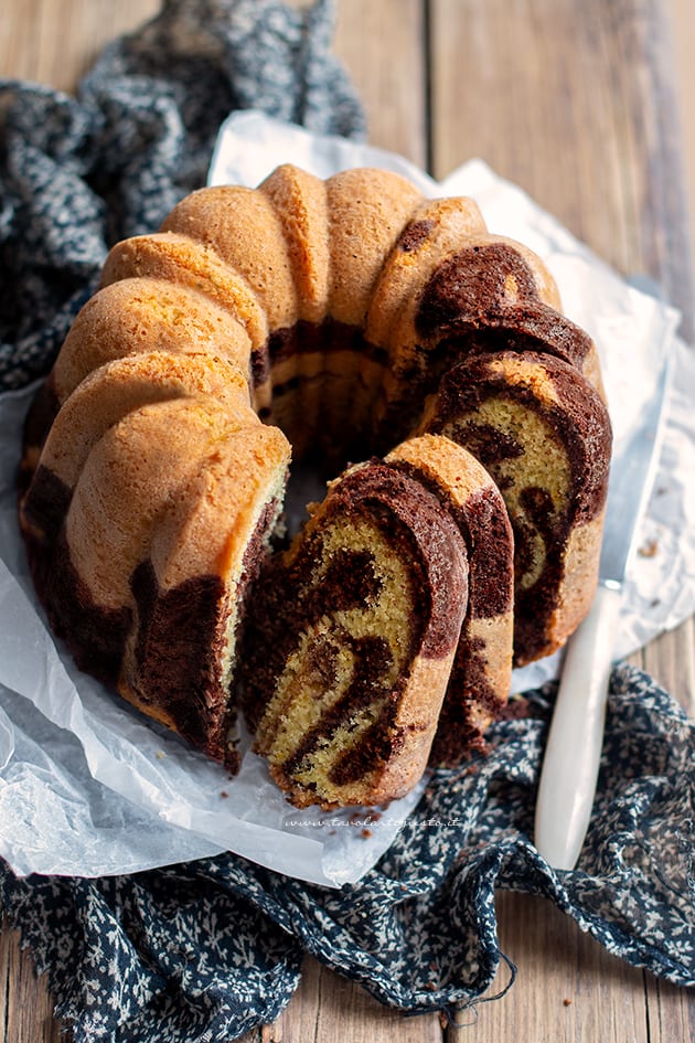 ciambella bicolore - Ricetta Ciambellone bicolore cacao e vaniglia - Ricetta di Tavolartegusto