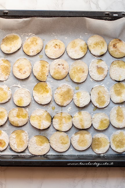 come fare le chips di melanzane - Ricetta di Tavolartegusto