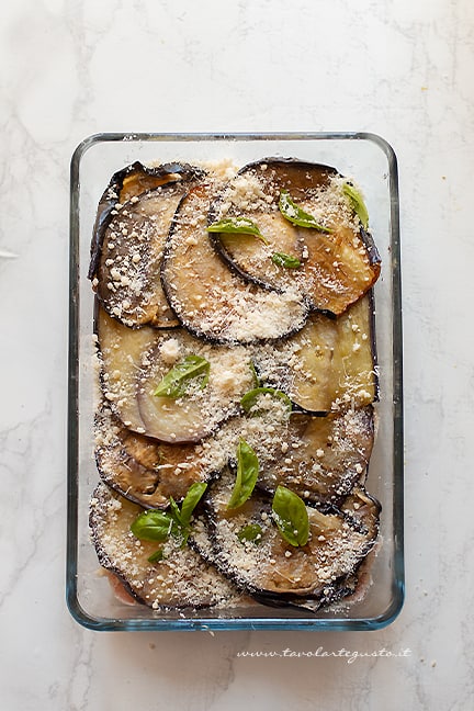 cuocere in forno - Ricetta parmigiana bianca di melanzane