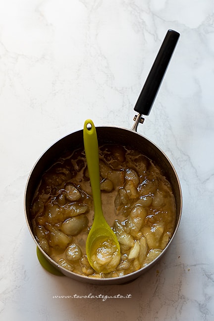 cuocere le pere con zucchero e limone - Ricetta Marmellata di pere - Ricetta di Tavolartegusto