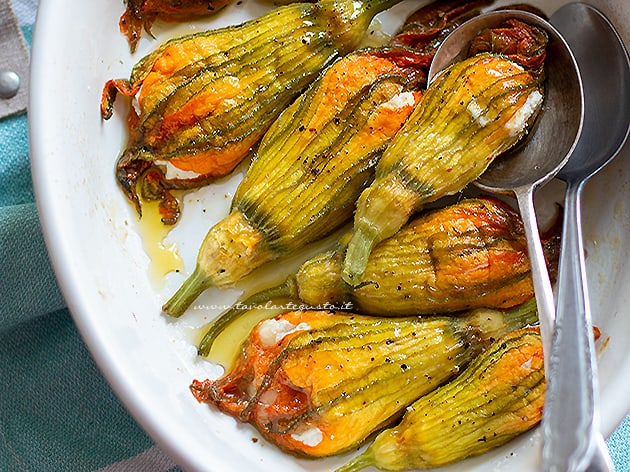 fiori di zucca ripieni ricotta e mozzarella - Ricetta fiori di zucca ripieni- - Ricetta di Tavolartegusto