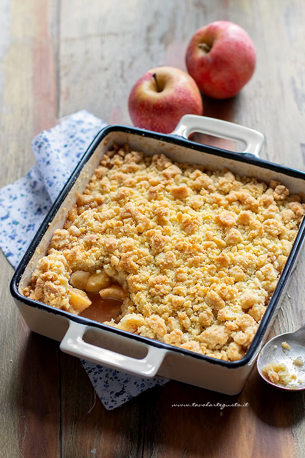 Crumble di mele (apple crumble) - Ricetta Crumble di mele