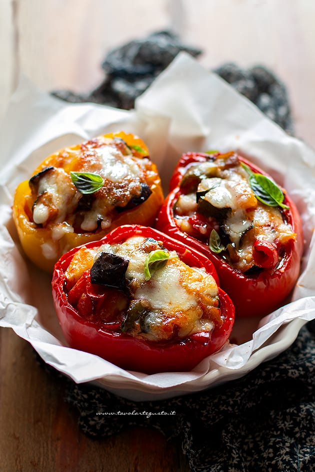 Peperoni ripieni - Ricetta Peperoni ripieni al forno