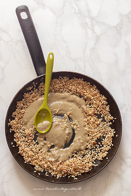 aggiungere la crema di funghi - Ricetta Risotto ai funghi