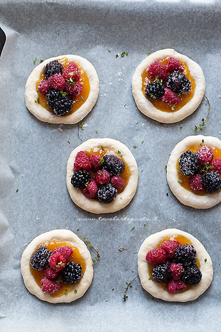 farcire con frutti di bosco - Ricetta focaccine dolci