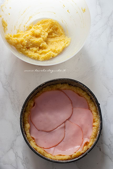 farcire con prosciutto e scamorza - Ricetta Sformato di patate - Ricetta di Tavolartegusto