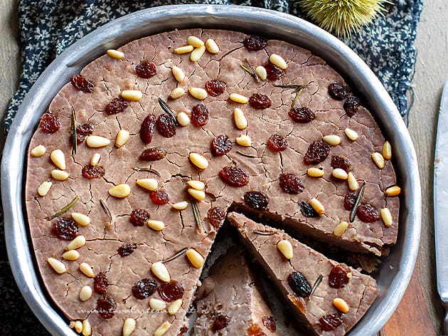 Castagnaccio: la Ricetta originale con foto passo passo (morbido e facile!)