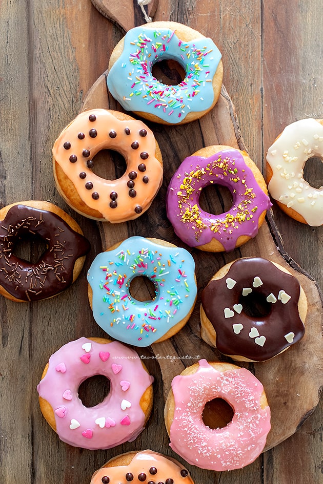 Donuts (al forno o fritti) la Ricetta originale americana passo passo  (Soffici)