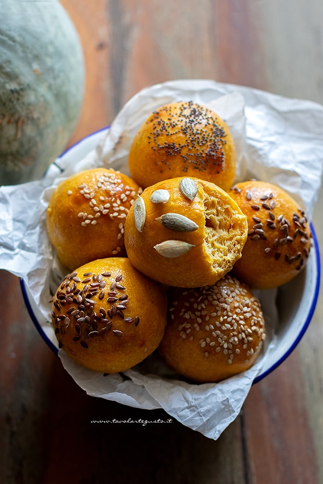 Panini alla zucca - Ricetta Panini di zucca