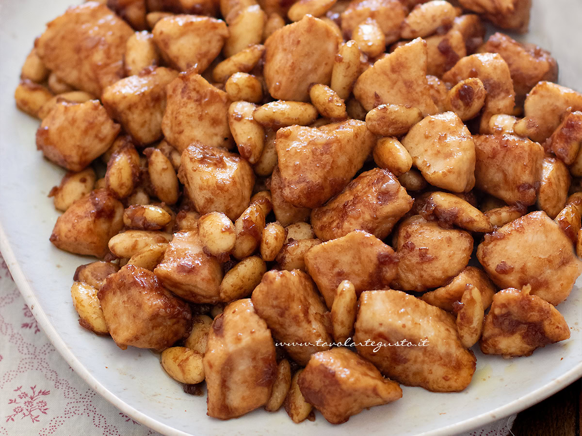 Pollo alle mandorle - Ricetta pollo alle mandorle