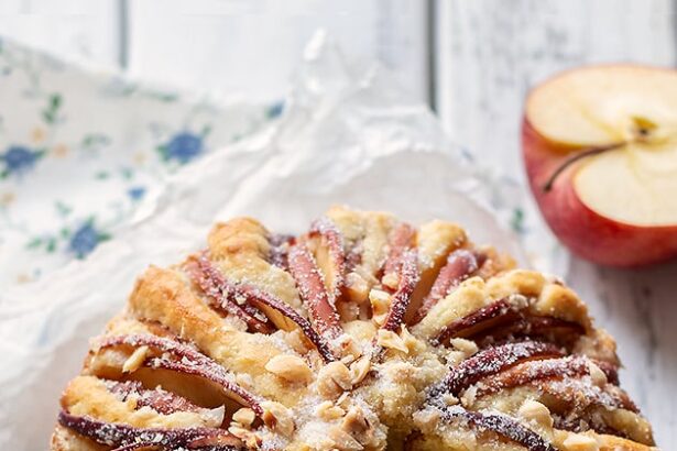 Torta di mele senza glutine - Ricetta Torta di mele senza glutine morbidissima - Ricetta di Tavolartegusto