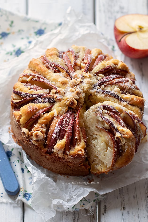 Torta di mele senza glutine - Ricetta Torta di mele senza glutine morbidissima - Ricetta di Tavolartegusto