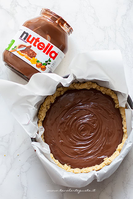 aggiungere il ripieno cremoso -Ricetta sbriciolata alla nutella