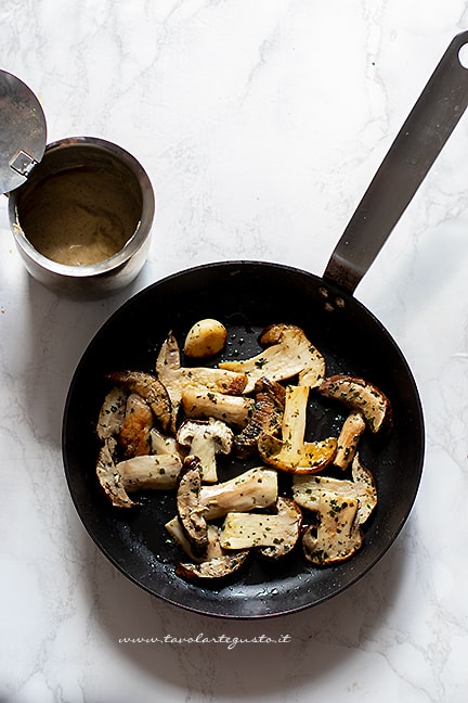 come fare le tagliatelle ai funghi