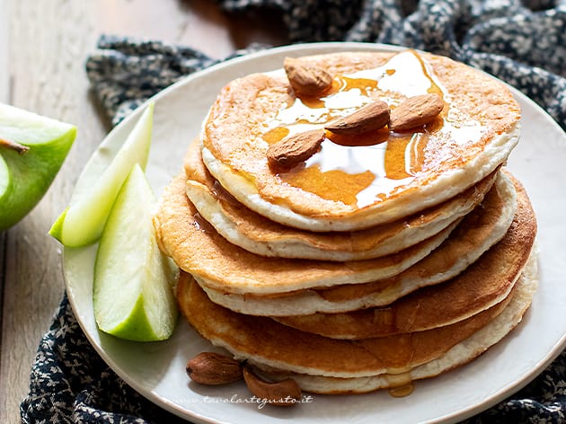 Pancakes Proteici alla Mela 3 Ingredienti