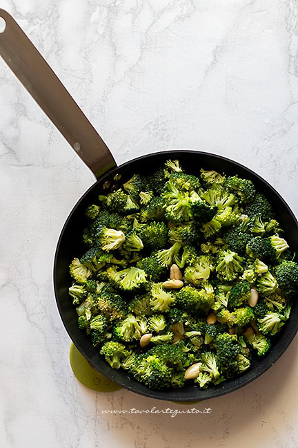 stufare i broccoli in padella - Ricetta Pasta con broccoli