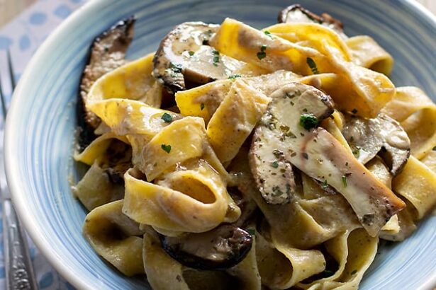 tagliatelle ai funghi - Ricetta Tagliatelle ai funghi porcini-