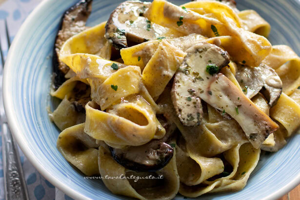 tagliatelle ai funghi - Ricetta Tagliatelle ai funghi porcini