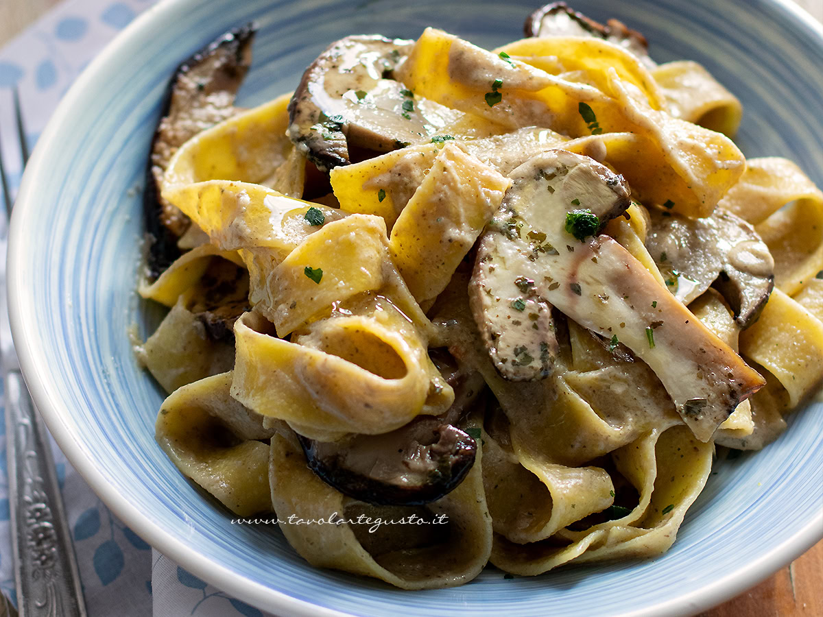 tagliatelle ai funghi - Ricetta Tagliatelle ai funghi porcini
