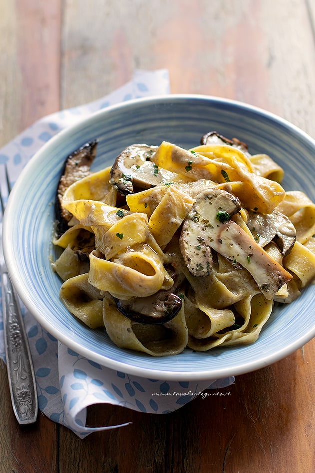 tagliatelle ai funghi - Ricetta Tagliatelle ai funghi porcini