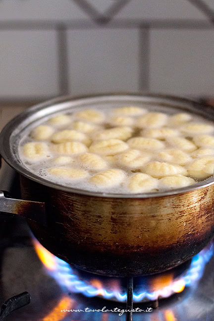 Cottura gnocchi - Ricetta Gnocchi di patate - Ricetta di Tavolartegusto