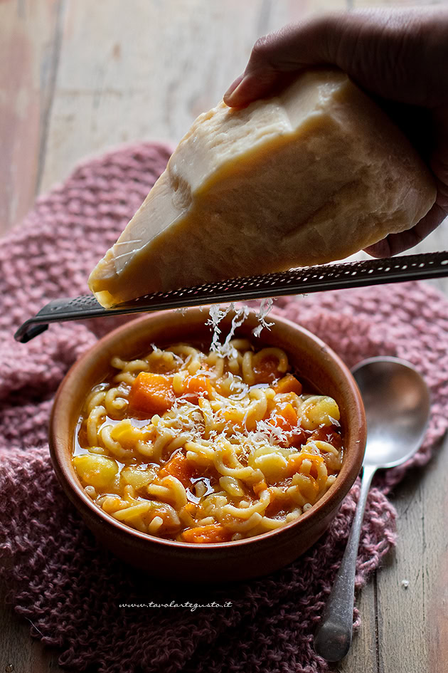 Pasta patate e zucca - Ricetta pasta patate e zucca-