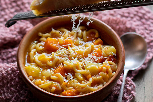 Pasta patate e zucca - Ricetta pasta patate e zucca - Ricetta di Tavolartegusto